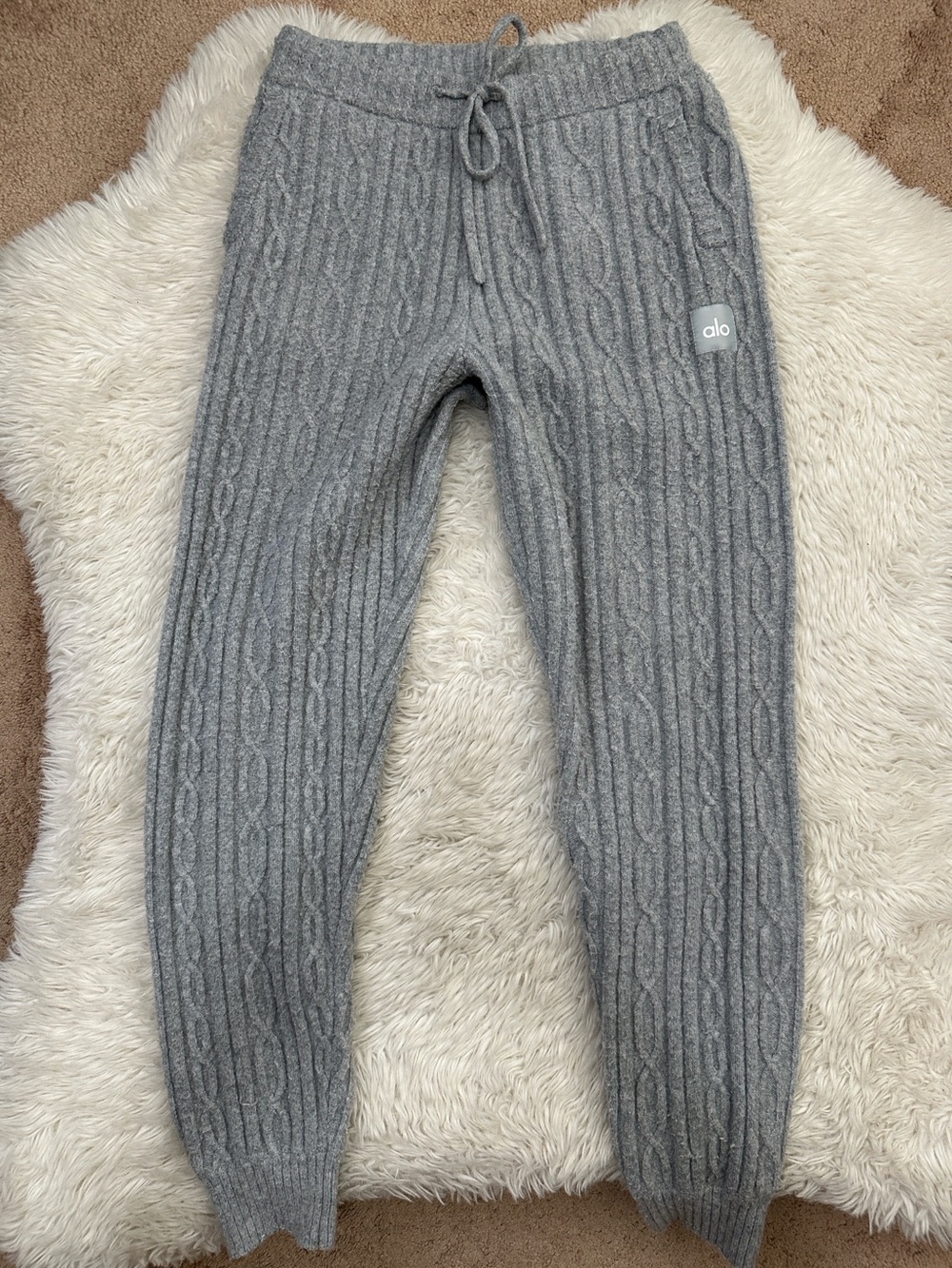 ALO Yoga Cable knit Winter Bliss hoodie & Bliss Pant Matching Set - Picture 14 of 16